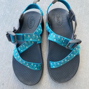 Girls size 4 champs, great used condition